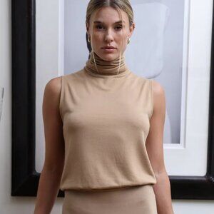 BLEUSALT women's sleeveless turtleneck top, CAMEL, M, NEW in original box